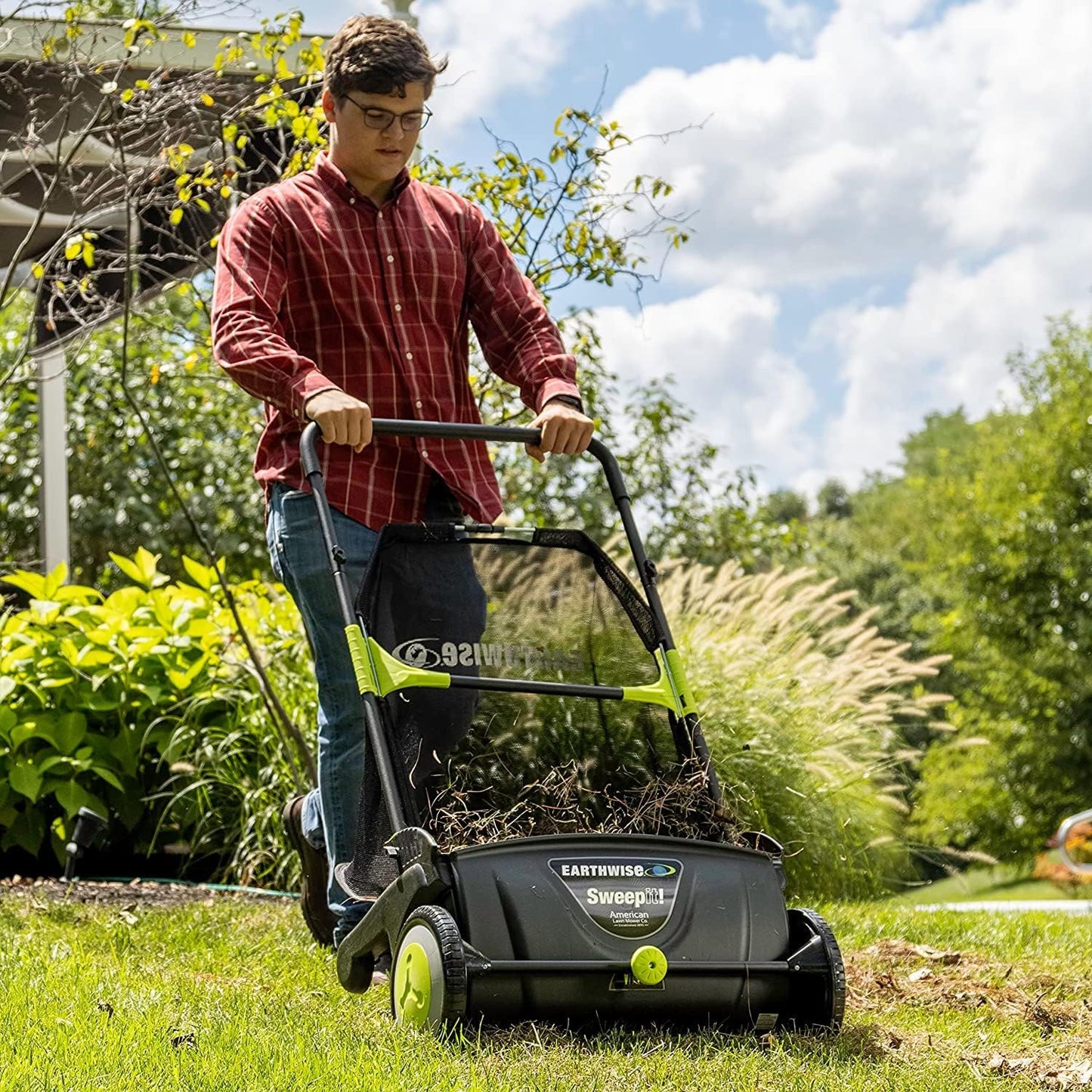 21-Inch Width Leaf & Grass Push Lawn Sweeper, Black